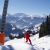 Beim Familien- und Genussskigebiet Kristberg können Kinder noch selber die Skilifte nutzen und auch mal alleine eine paar Abfahrten machen, wärend die Eltern sich in Ruhe eine Tasse Kaffee oder Tee auf der Terasse gönnen.