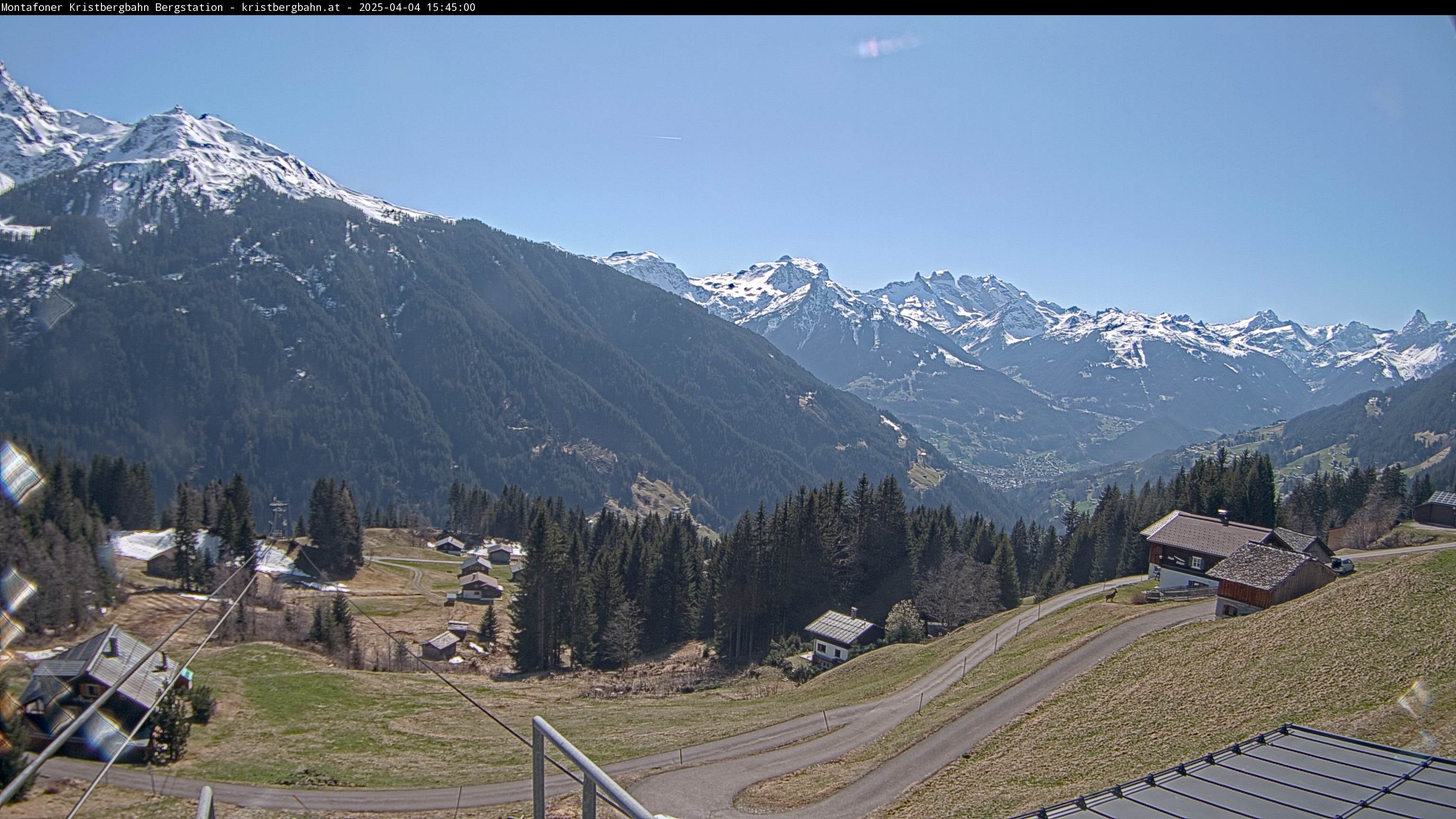 Die Webcam mit diesem Livebild zeigt den Blick auf die Verwall- und Rätikongebirgsgruppe mit Schruns-Tschagguns, Latschau, Golm, Innerberg und Teile vom Kristberg.