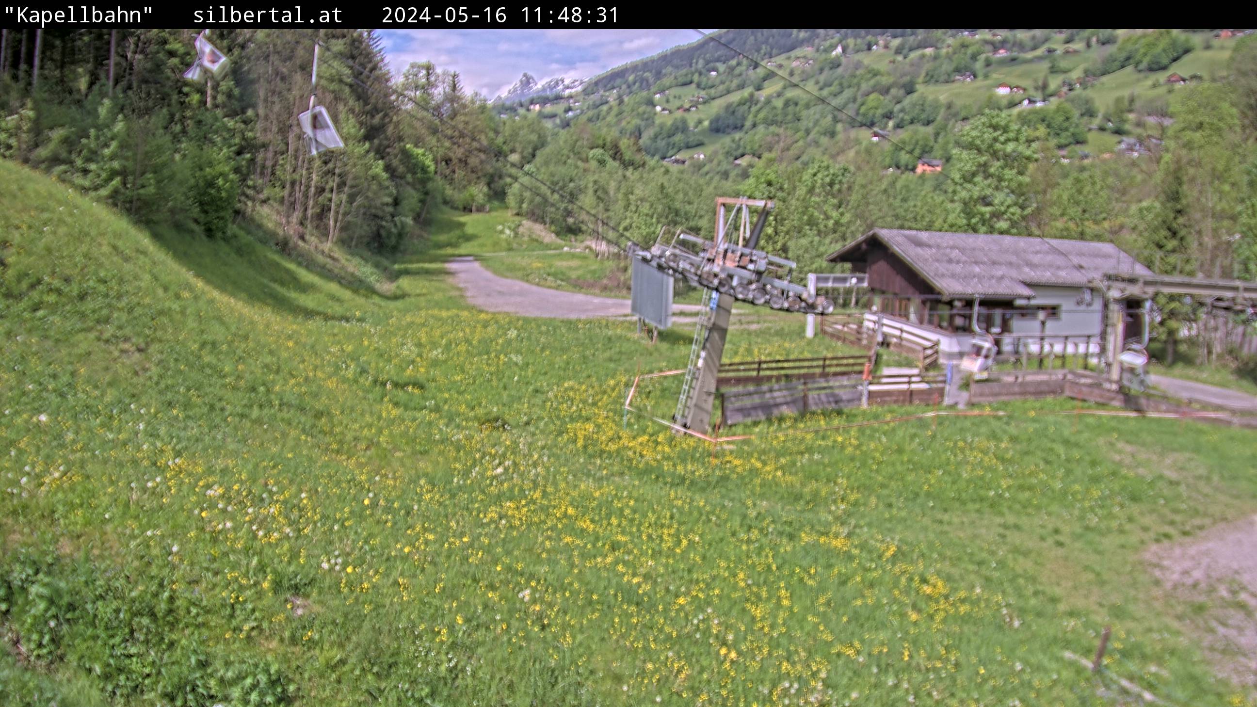 The webcam with this live image shows the Kapellbahn from Silbertal (http://www.silbertal.at). 