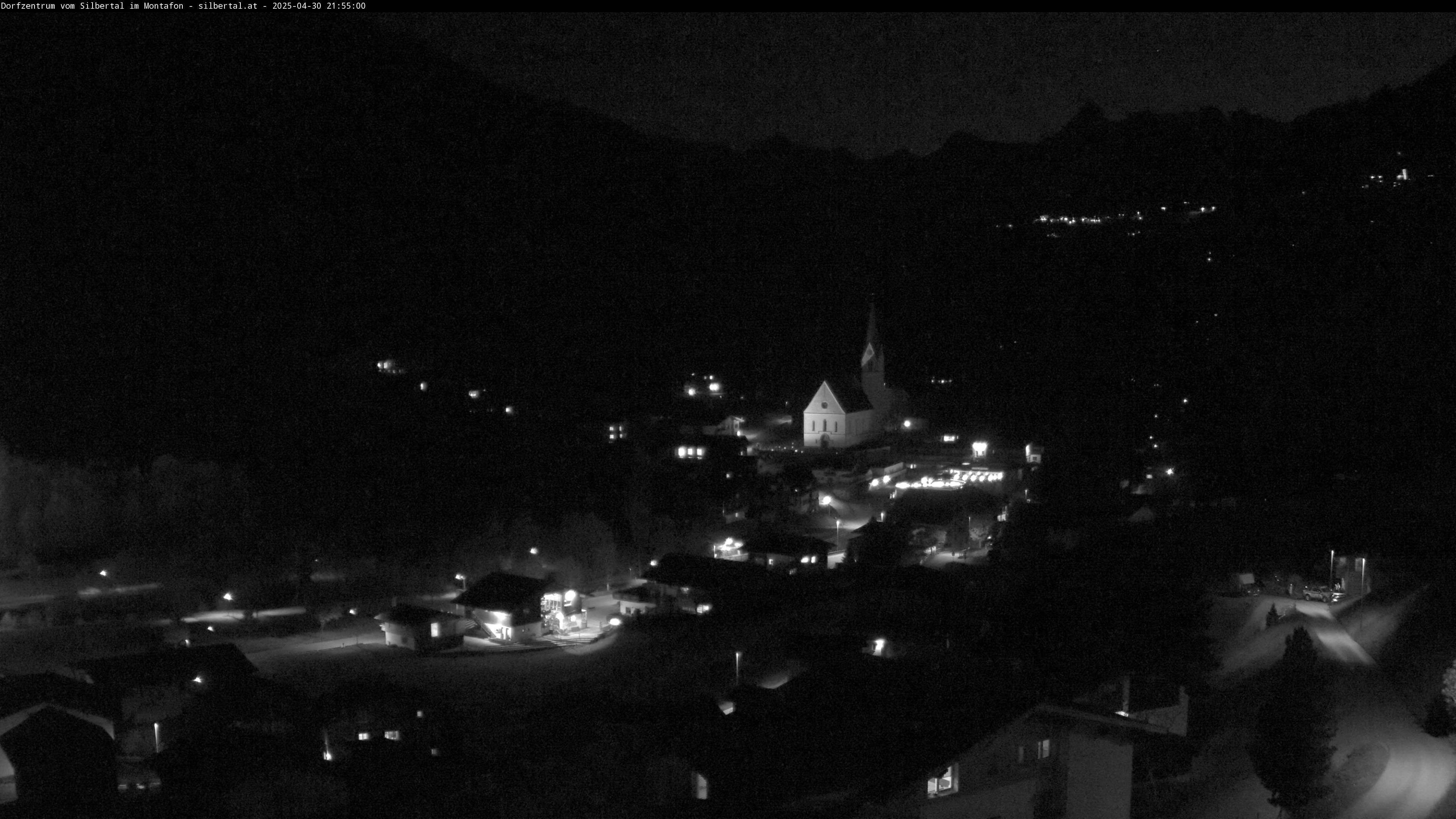 Die Webcam mit diesem Livebild zeigt das Dorfzentrum von Silbertal (http://www.silbertal.at). 